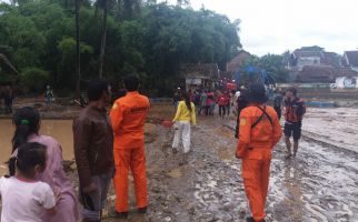 Banjir Bandang Melanda Garut, Belasan Rumah Mengalami Kerusakan - JPNN.com