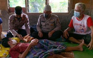 Aiptu Jonni Ilham Hasibuan Keliling Desa Khitan Gratis Warga Kurang Mampu - JPNN.com