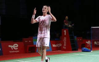 Berjaya di Indonesia Open 2021, Viktor Axelsen Segera Kudeta Kento Momota - JPNN.com