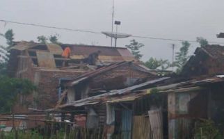 Angin Ribut Merusak Belasan Rumah di Temanggung - JPNN.com