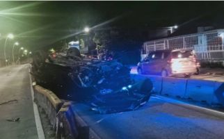 Mobil Dinas TNI Terguling di Jatinegara, Sopir Dilarikan ke Rumah Sakit  - JPNN.com