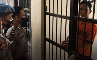 Memakai Baju Tahanan, Bripda Randy Bagus Berdiri di Balik Jeruji, Lihat Ekspresinya - JPNN.com