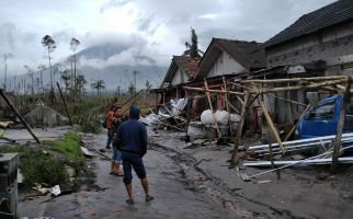 Waspada, Gunung Semeru Kembali Muntahkan Awan Panas Guguran - JPNN.com