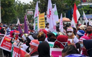 Buruh di Sumut Kembali Turun ke Jalan Minta Gubernur Revisi UMP 2022 - JPNN.com