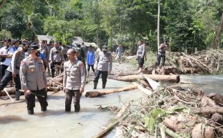 Irjen Iqbal Sampai Turun ke Lokasi Banjir, Keluarkan Perintah - JPNN.com