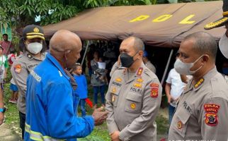 Kapolda Jambi Mengantar Langsung Jenazah Siswa SPN Denis Yonas Trangen ke Papua - JPNN.com