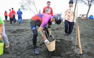 Ganjar Pranowo Gencarkan Aksi Tanam Ribuan Pohon di Musim Hujan - JPNN.com