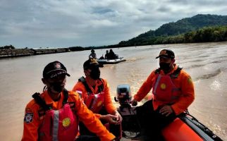 Perahu Naga Menabrak Tiang Jembatan, 2 Orang Tewas - JPNN.com
