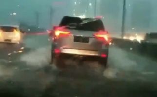 Rifat Sungkar: Jangan Manyalakan Lampu Hazard Saat Hujan Deras, Berbahaya!  - JPNN.com
