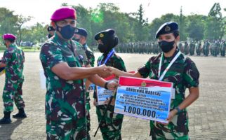 Kolonel Marinir Gatot Berikan Apresiasi Kepada Atlet Mabesal Berprestasi - JPNN.com