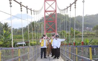 Menteri Basuki Minta Kualitas Jembatan Gantung Baledu Terus Dicek - JPNN.com