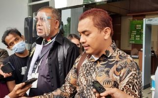 Aziz Yanuar Ungkap Penyebab Munarman Menahan Tangis saat Baca Eksepsi - JPNN.com