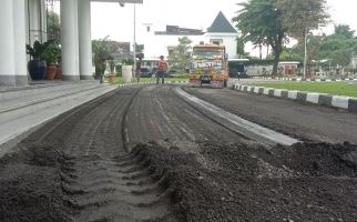 Proyek Perbaikan Jalan Rp 2 Miliar di Rumah Dinas Edy Rahmayadi Mulai Dikerjakan, Lihat - JPNN.com