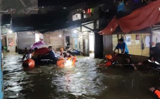 Banjir Setinggi 2 Meter Rendam Gunung Sitoli, Warga Dievakuasi - JPNN.com
