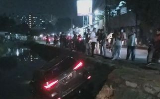 Fortuner Masuk Kali Cengkareng, Polisi: Sopir Diduga Mengantuk - JPNN.com