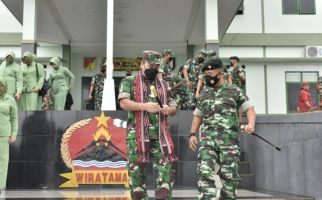 Mayjen TNI Wanti MF Mamahit Minta Yonif Raider 712/Wiratama Menjaga Citra TNI AD - JPNN.com