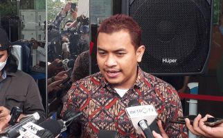 Aziz Yanuar Khawatir Denny Siregar Jantungan Gegara Duel dengan Novel - JPNN.com