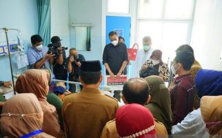 Bu Risma Bantu Pasien Pengidap Kanker Tulang Ganas di Aceh - JPNN.com