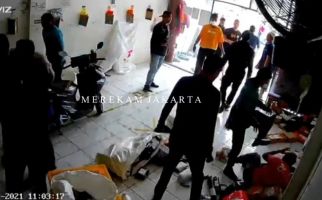 Perusahaan Jasa Ekspedisi di Jaktim Hancur, Karyawan Diserang Secara Membabi Buta - JPNN.com
