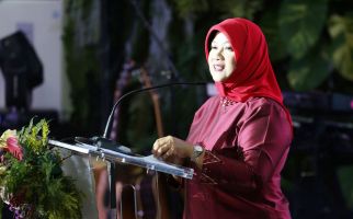 Ibu Negara Sanjung Guru Besar Perempuan Pertama dan Termuda di Indonesia - JPNN.com