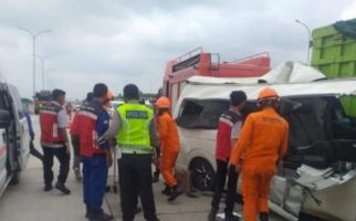 Kecelakaan Maut Minibus Rombongan Guru di Tol Lampung, 4 Tewas, 11 Luka-Luka - JPNN.com