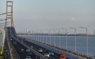 Malam Tahun Baru Jembatan Suramadu Ditutup - JPNN.com