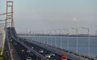 Antisipasi Kerumunan Masyarakat, Jembatan Suramadu Ditutup Saat Malam Tahun Baru  - JPNN.com