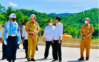 Jokowi dan Ganjar Pranowo Datang, Makan Durian Bersama, Ribuan Petani Bersorak - JPNN.com