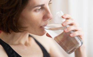 Ingin Bisa Minum Air Putih Lebih Banyak Setiap Hari, Gunakan 6 Trik Jitu Ini - JPNN.com