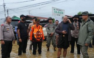 Banjir dan Longsor Terjang Jayapura, 2 Korban Meninggal Dunia Diterbangkan ke Surabaya - JPNN.com