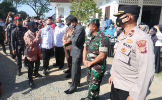 Kemensos Tinjau Banjir Bandang, Risma Tak Ingin Warga Lama di Pengungsian - JPNN.com