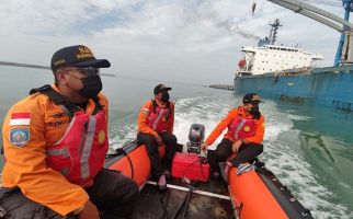 Perahu Terbalik di Pantai Menganti Cilacap, 2 Orang Hilang - JPNN.com