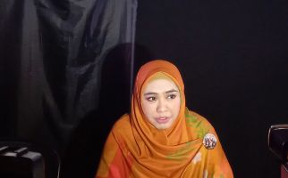 Ingin Merawat Ibunda, Oki Setiana Dewi tak Ambil Jadwal ke Luar Kota - JPNN.com