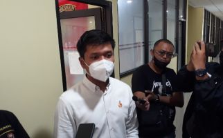 Kabar Terbaru Kasus Pelempar Bom Molotov ke Pos Polisi, Kompol Alexander Sebut Densus 88 - JPNN.com