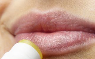 Bibir Terlihat Gelap, Atasi dengan 6 Cara Ampuh Ini - JPNN.com