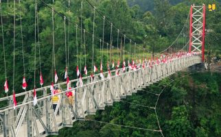 Jembatan Gantung Girpasang Dioperasikan, Warga tak Perlu Lagi Naik Turun Jurang  - JPNN.com
