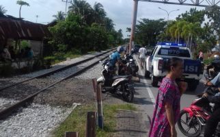 Hendak Pulang ke Rumah, Pengendara Sepeda Motor di Padang Tewas Tertabrak Kereta Api - JPNN.com