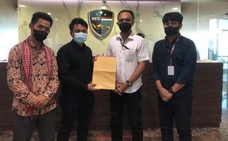 Lihat, 3 Pemuda Asal Kalimantan Resmi Laporkan Edy Mulyadi ke Bareskrim Polri - JPNN.com