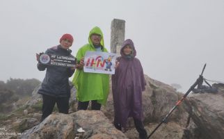 Dari Puncak Gunung Latimojong Terdengar Selamat Hari Pers Nasional - JPNN.com