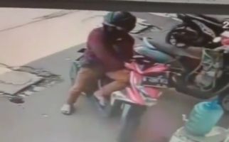 Video Viral Pria Diduga Mencuri Motor di Bekasi, Ada yang Aneh - JPNN.com