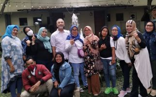 Idris Sandiya Peduli Gandeng Komunitas Ibu-Ibu di Depok Demi Menjangkau Penerima Sembako - JPNN.com