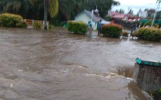 Banjir di Bukittinggi, Warga Terpaksa Dievakuasi - JPNN.com