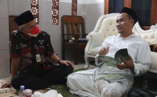 Gus Baha Kritik Orang yang Minta Didoakan Jadi Haji Mabrur, Ini Alasannya - JPNN.com