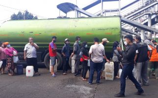Hore! Minyak Goreng Murah Ada di Pasar Kramat Jati, Pedagang Gembira - JPNN.com