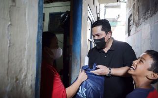 Erick Thohir Blusukan ke Gang Sempit, Lalu Lakukan Ini - JPNN.com