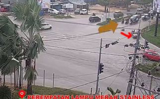 Detik-Detik Kompol Anggi Siahaan Terlempar Ditabrak Pengemudi Honda City, Lihat! - JPNN.com