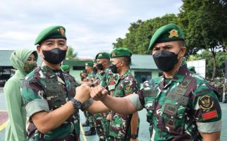 9 Prajurit TNI Dari Yonif 714/SM Mendapat Kenaikan Pangkat Luar Biasa - JPNN.com