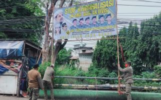 Aparat Turunkan Baliho Habib Rizieq di Bekasi, Aziz Yanuar Merespons Begini - JPNN.com