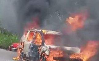 Grand Livina Terbakar di Jalan KKA, Rencana Mbak Nurhadija Berwisata Gagal Total - JPNN.com