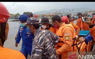 Identitas Korban Tewas dan Selamat Saat Ritual di Pantai Payangan - JPNN.com